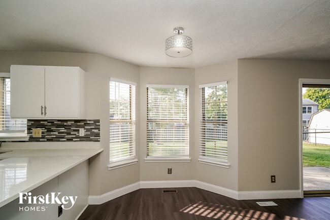 Building Photo - 10145 Park Valley Dr