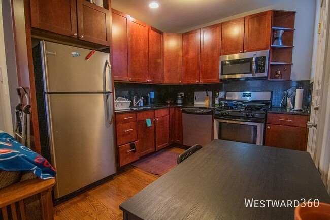 Foto del edificio - 4330 N Sacramento Ave