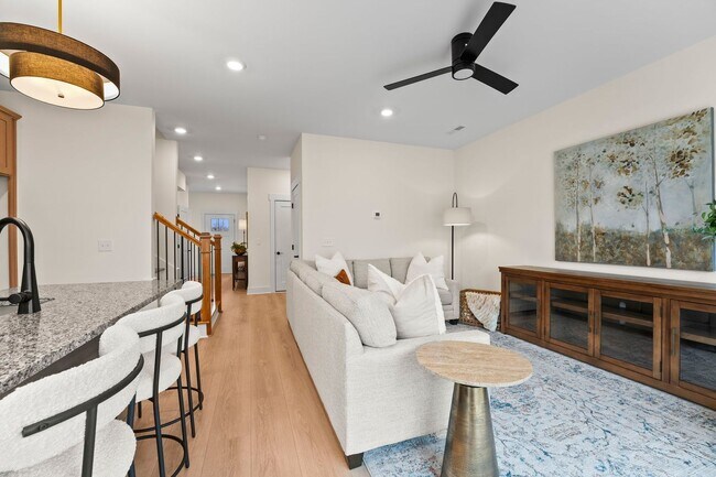 Foto del edificio - BRAND NEW Townhome in Winchester...Walking Distance to Downtown Square!