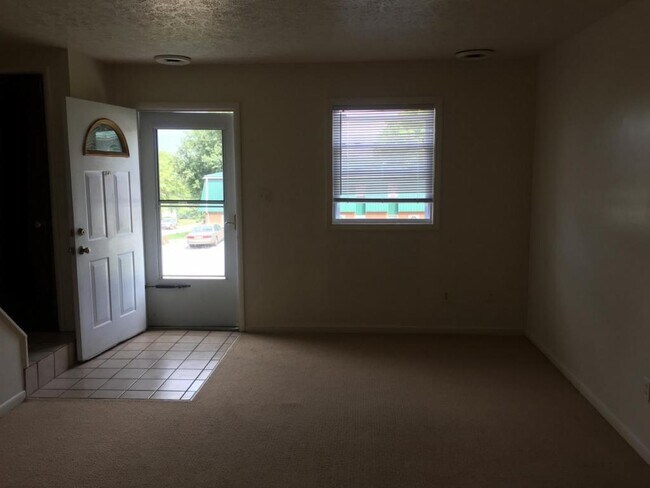 Foto del edificio - 376 E. Market St. Mercer, Pa 16137