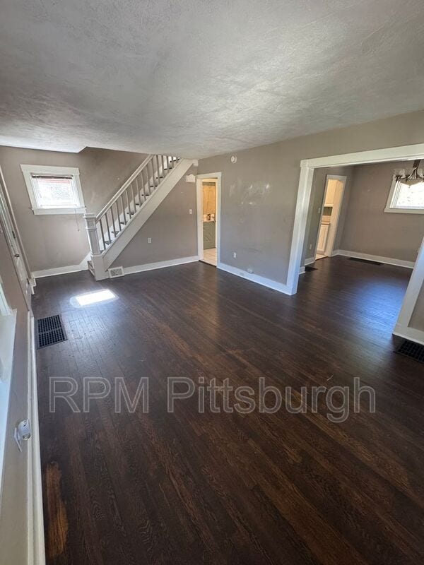 Building Photo - 249 Elwyn Ave