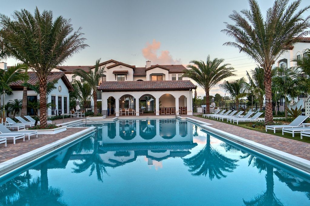 Piscina estilo centro turístico con cabañas - Atlantico at Miramar