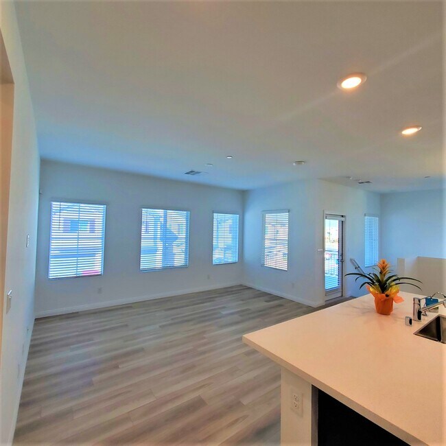 3693 Canis Minor Ln, Henderson, NV 89052 Townhouse for Rent in