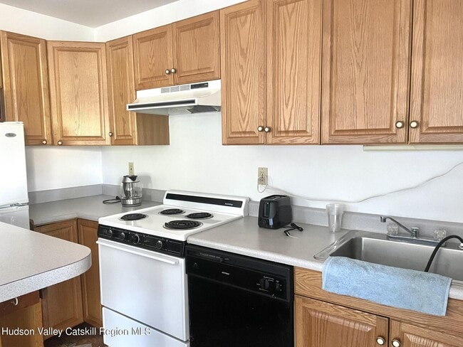 Building Photo - 866 Mountain Ave