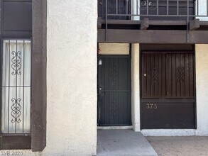Building Photo - 1405 E Vegas Valley Dr