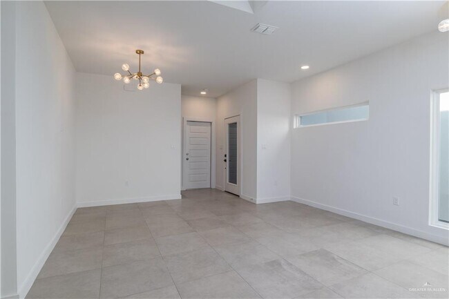 Foto del edificio - 2629 Warbler Ave