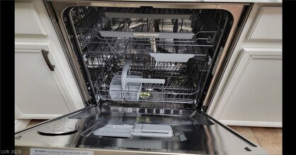 Building Photo - 830 Carnegie St