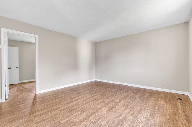 Building Photo - 844 Circle Dr