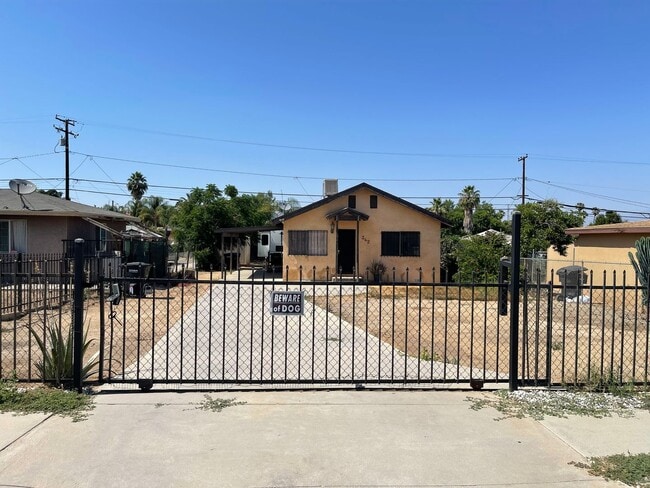 Building Photo - 1 Bed | 1 Bath | 720 Sq Ft | Detached Sing...