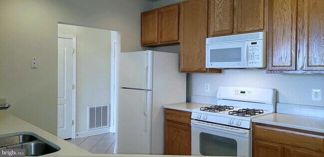Building Photo - 5800 Clipper Ln