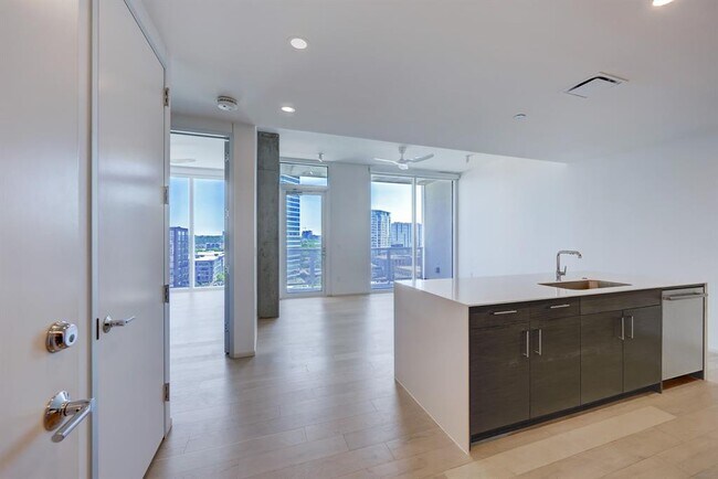 Foto del edificio - 301 West Ave