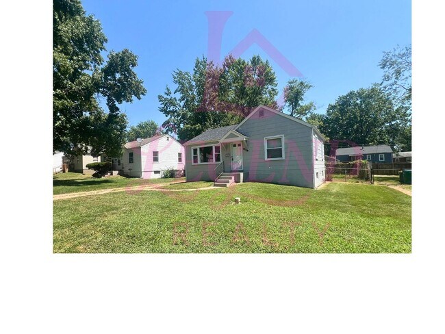 Foto del edificio - Charming 2-Bedroom Home with Bonus Room!