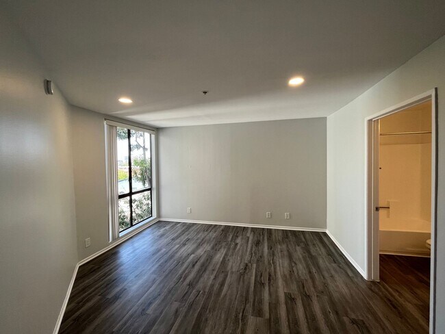 Interior Photo - 1223 Federal Ave