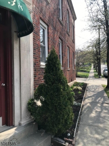 Building Photo - 175 Pompton Ave