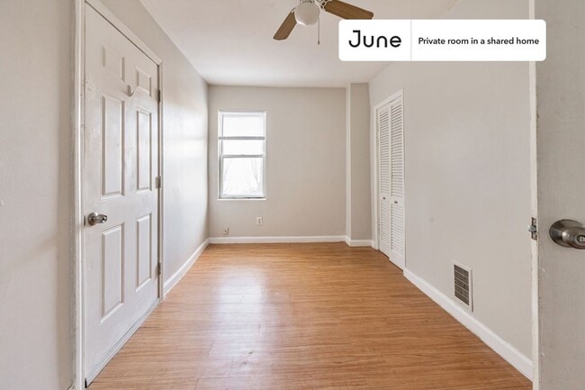 Building Photo - Room in Shared 3 bed/1 bath home