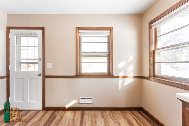 Foto del edificio - 3 Bedroom Home in St. Louis Park