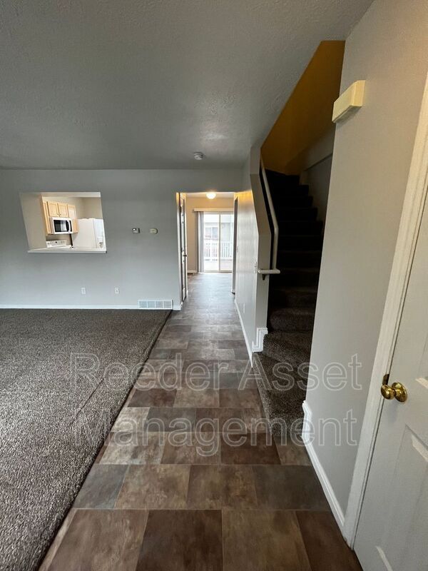 Building Photo - 372 500 S