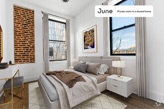 Building Photo - Private bedroom in 4 bed/2 bath Home