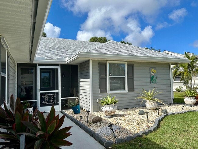 Building Photo - 6940 SE Lillian Ct