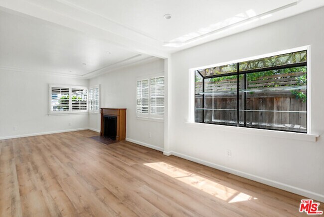 Foto del edificio - 2929 Oakhurst Ave