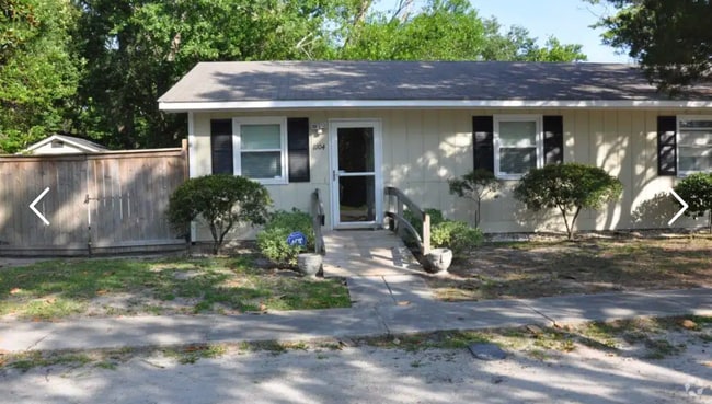 Building Photo - 1104 Floral Pky