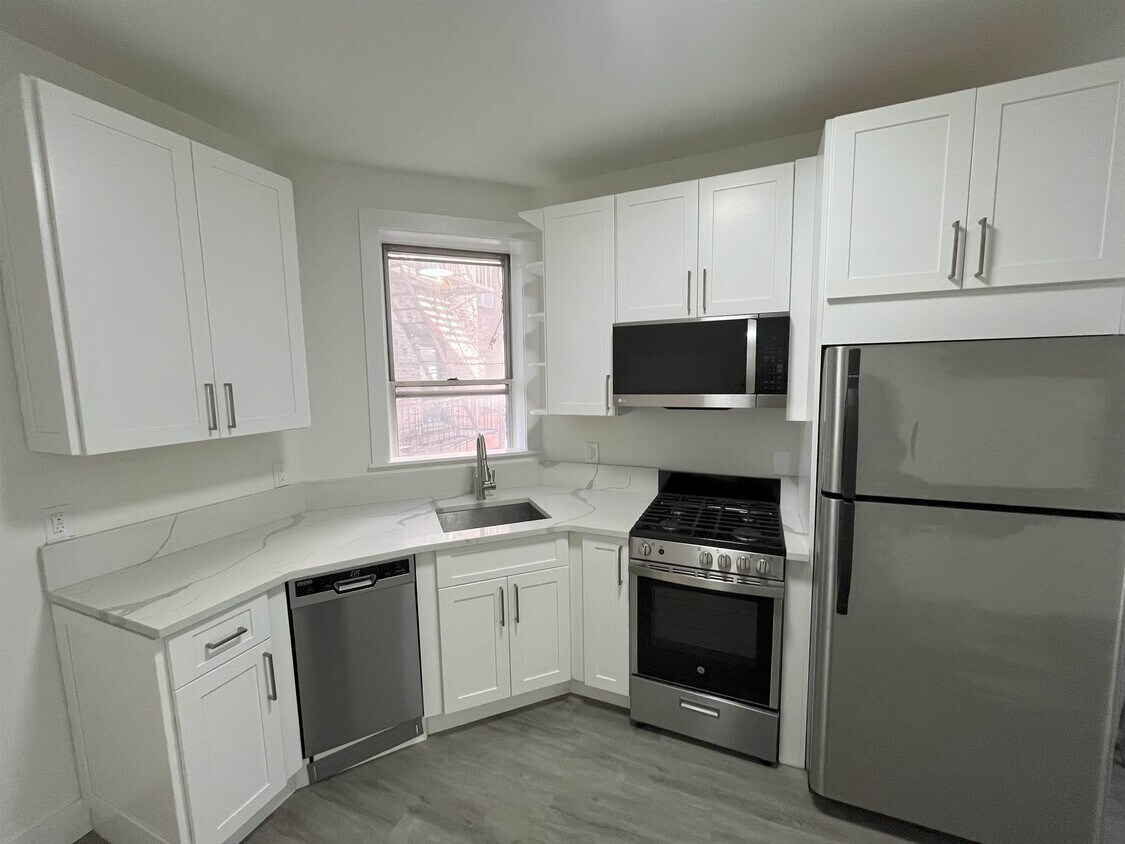 Primary Photo - 1619 Palisade Ave