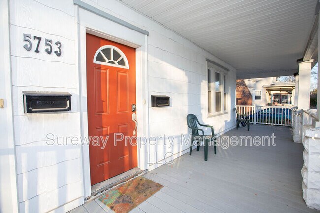 Foto del edificio - 5753 Rogers Ave