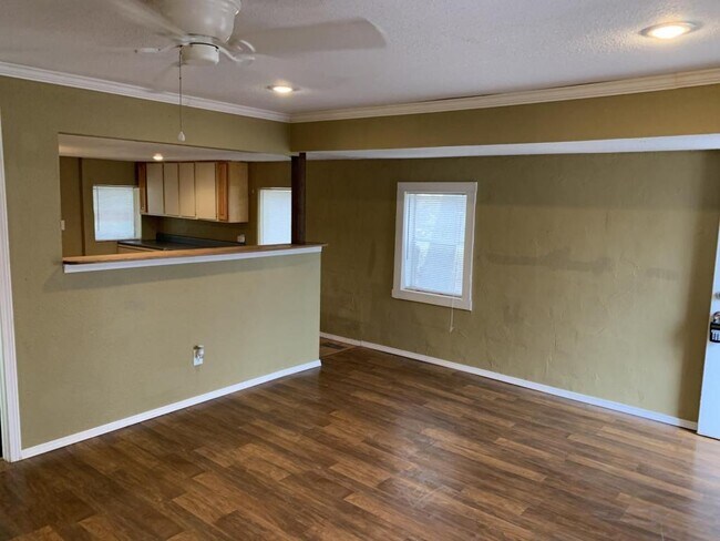 Building Photo - 507 E Virginia Ave