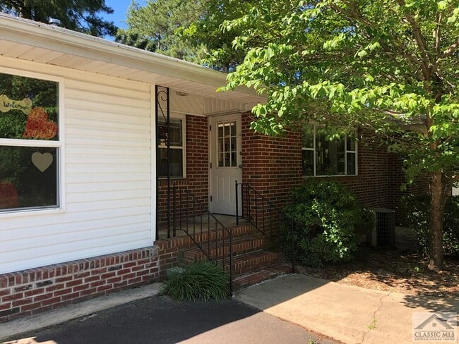 Building Photo - 1684 S Barnett Shoals Rd