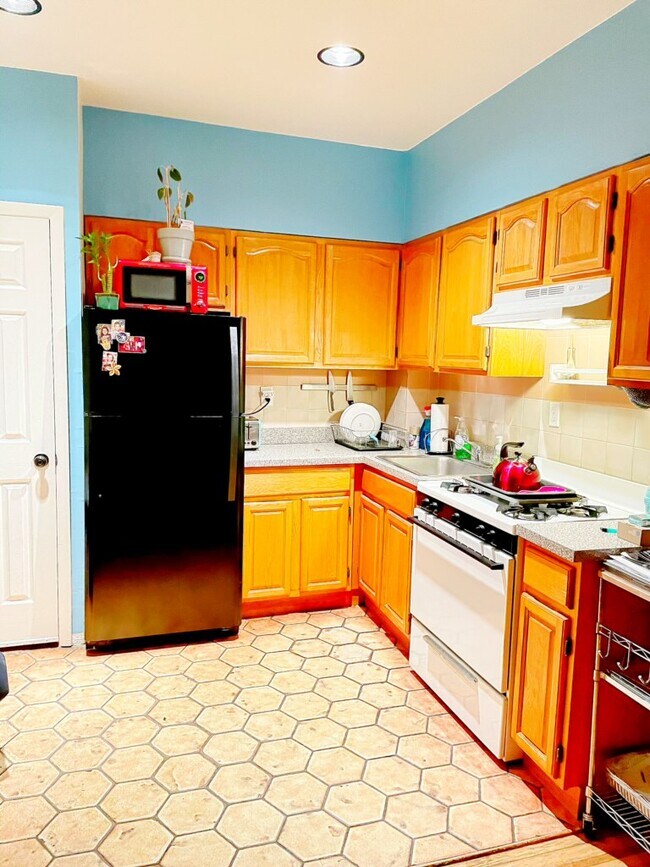 Kitchen - 485 Prospect Ave