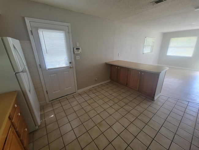 Building Photo - 37851 Crystal Way