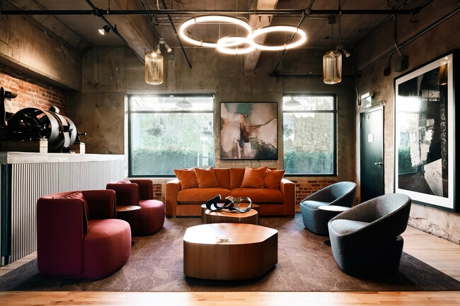 Building Photo - 2000 Little Raven St