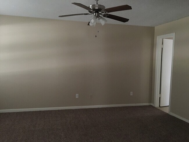 Building Photo - 10734 Sagewillow Ln