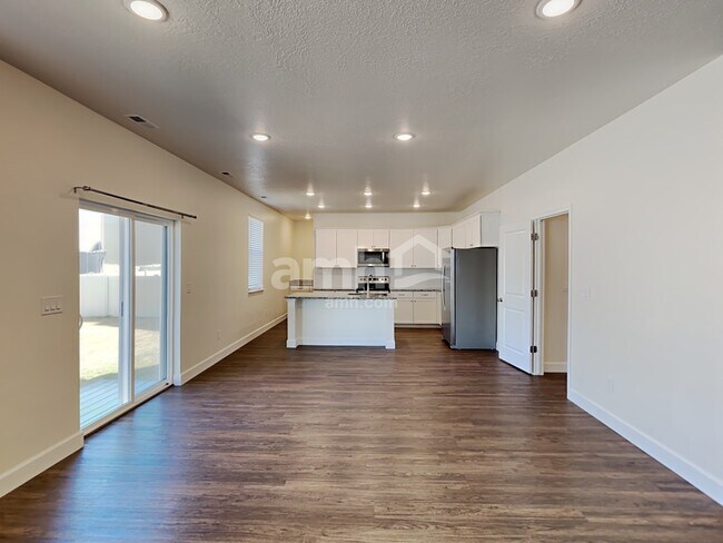Foto del edificio - 2339 Frontier St