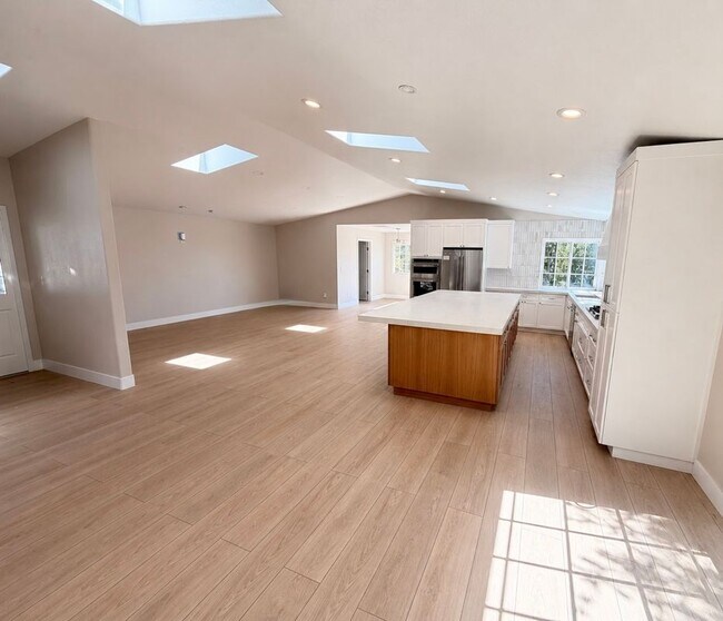 Building Photo - 15047 Meadow Oak Pl
