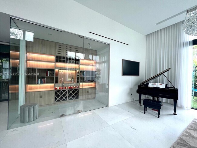 Building Photo - 2140 S Miami Ave