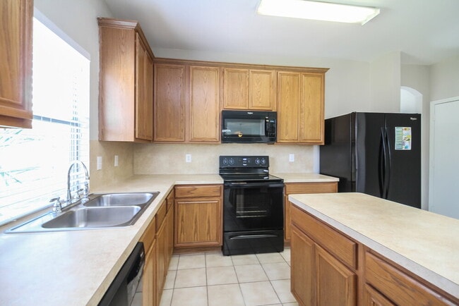 Foto del edificio - 808 Forest Grove Ln