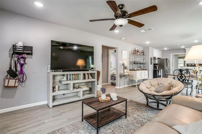 Building Photo - Charming, remodeled 2BR House in Fort Worth