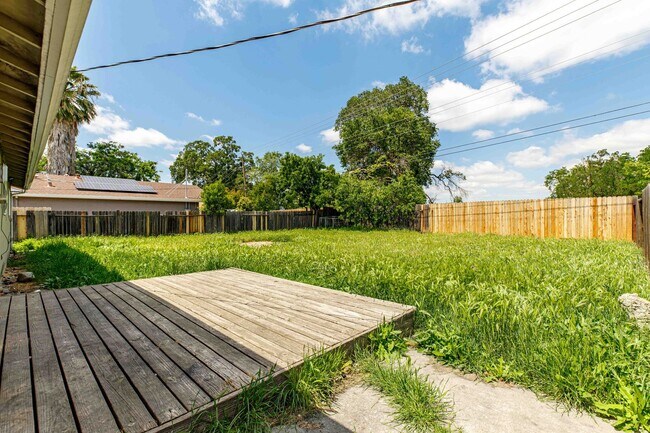 Foto del edificio - 3 bed 2 bath home for RENT in Stockton