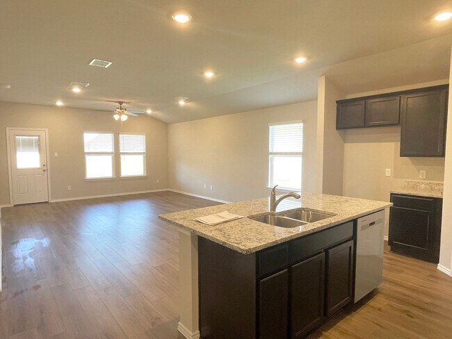 Foto del edificio - 2909 Cyprian Rd