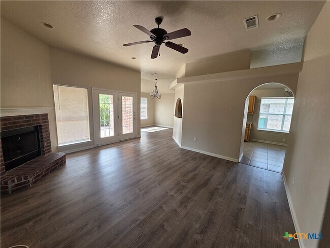 Foto del edificio - 322 Cedar Ridge Dr