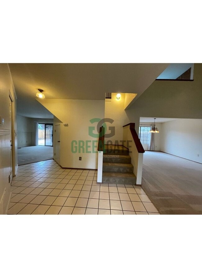 Foto del edificio - Back on the Market! Beautiful 3 bedroom 2.5 Bath home READY NOW in MODESTO!! With POOL!!