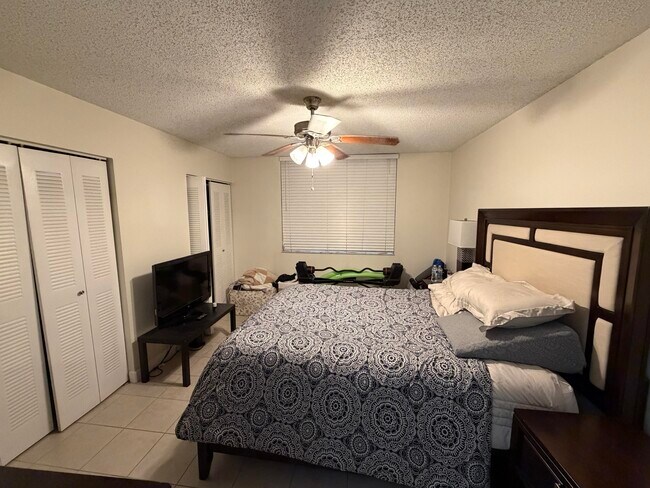 Foto del edificio - 1743 Village Blvd