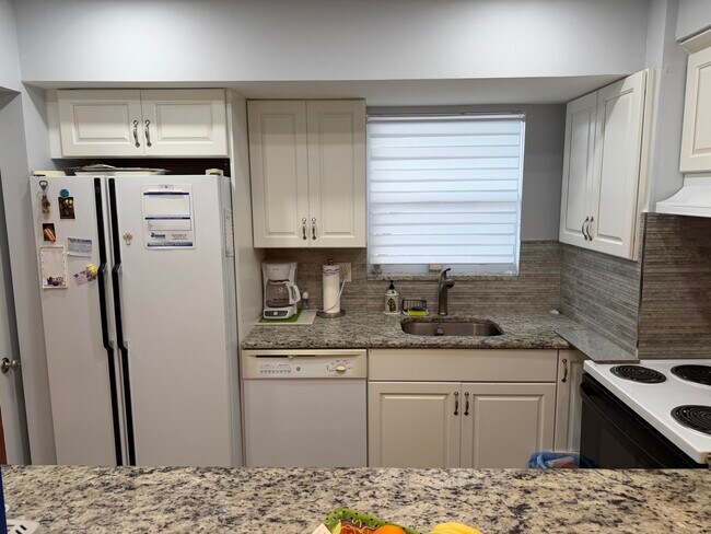 Foto del edificio - 701 Lori Dr