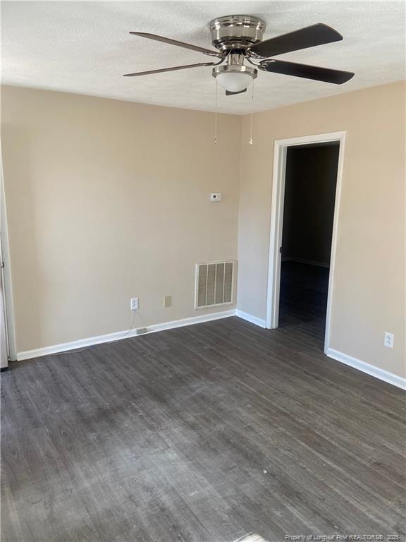 Foto del edificio - 4956 Fieldcrest Dr