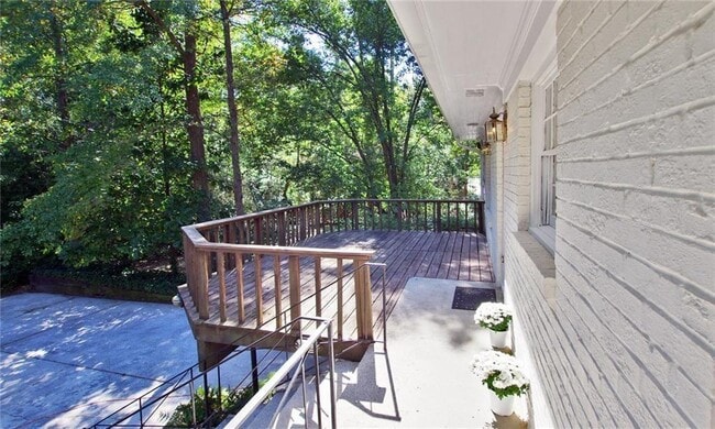Foto del edificio - 1261 Kingsley Cir NE