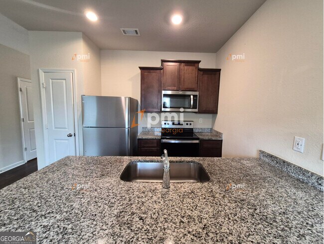 Foto del edificio - 511 Highwood Ln