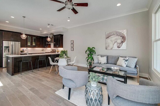 Foto del edificio - 552 Acklen Park Dr