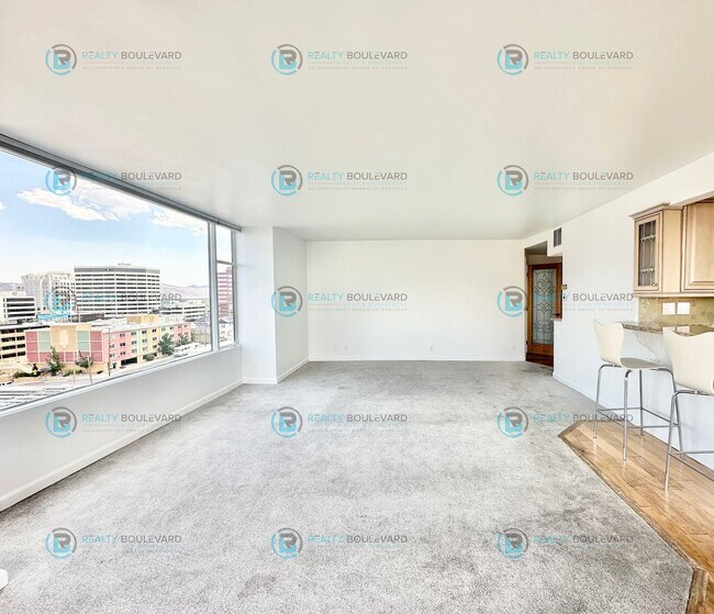 Foto del edificio - Exquisite 1-bedroom, 2-bathroom condo Overlooking the beautiful Truckee River with covered parking!