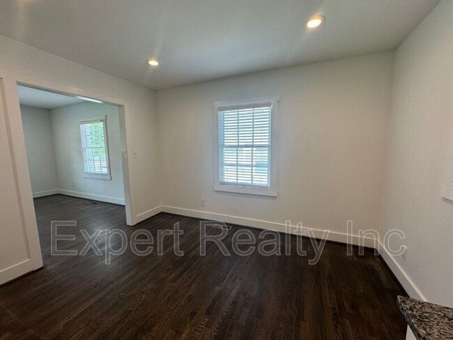 Building Photo - 305 Sterrett Ave
